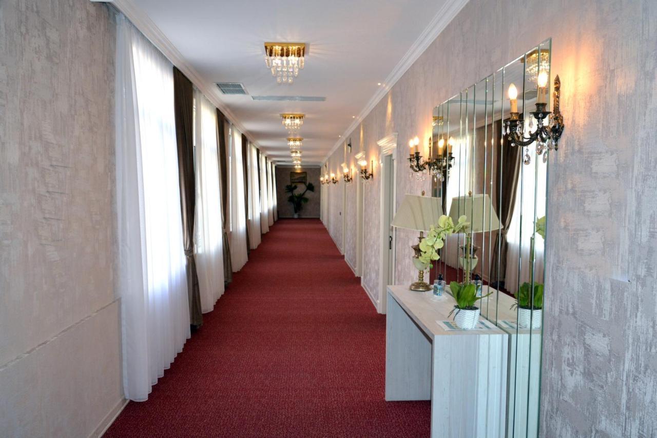 Deluxe Hotel Ганджа Екстериор снимка