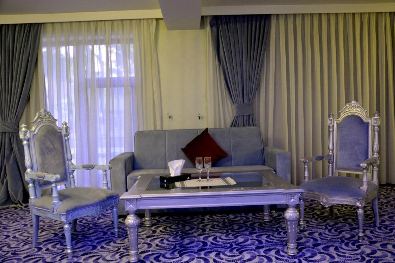 Deluxe Hotel Ганджа Екстериор снимка