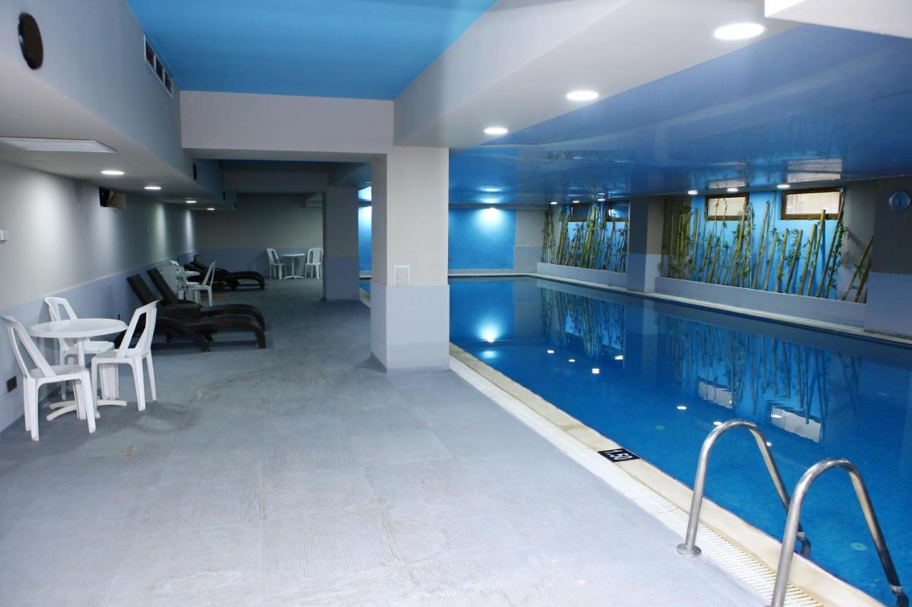 Deluxe Hotel Ганджа Екстериор снимка