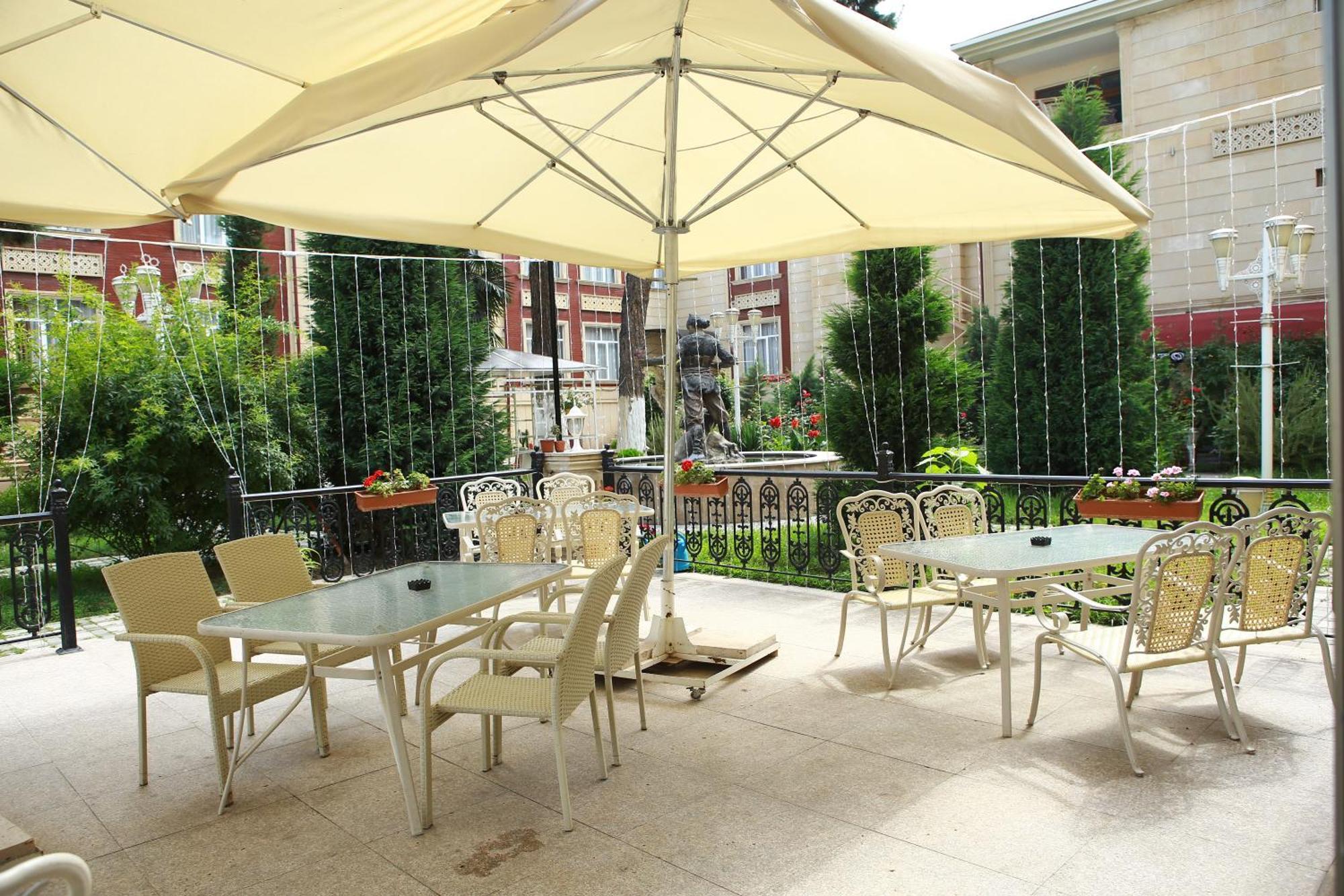 Deluxe Hotel Ганджа Екстериор снимка