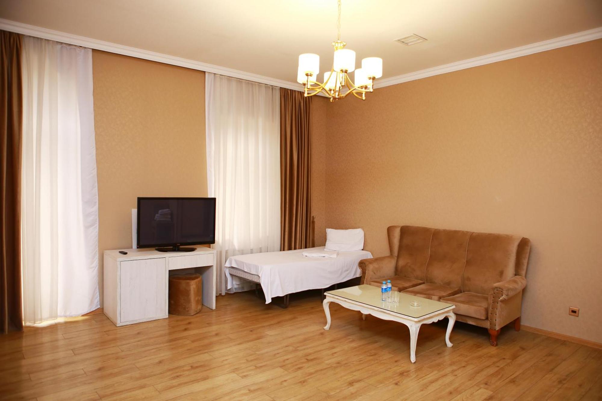 Deluxe Hotel Ганджа Екстериор снимка