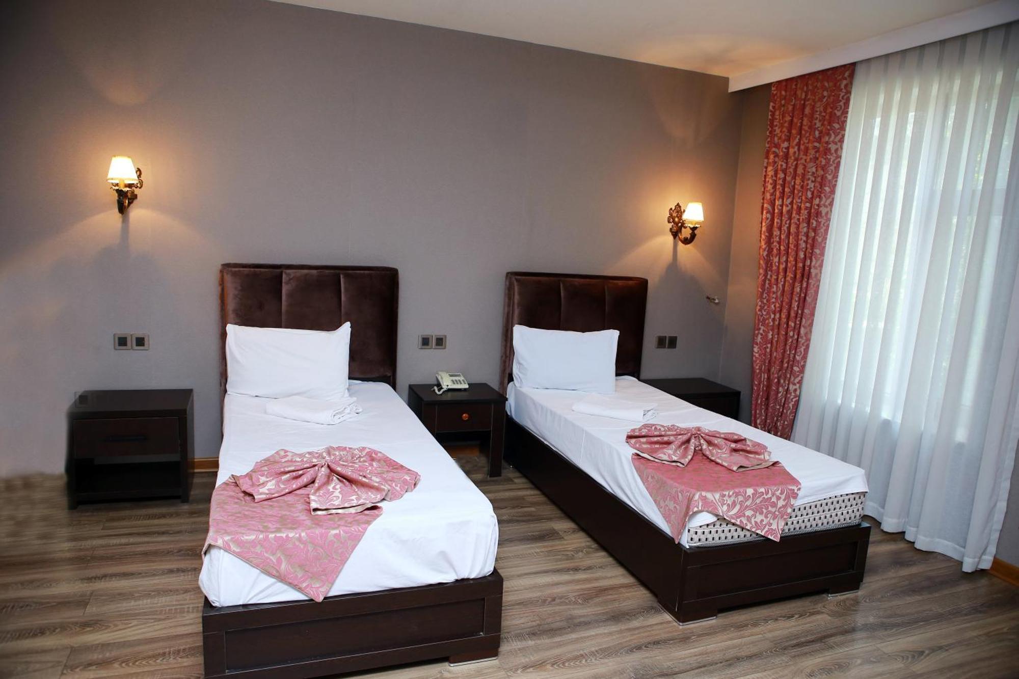 Deluxe Hotel Ганджа Екстериор снимка