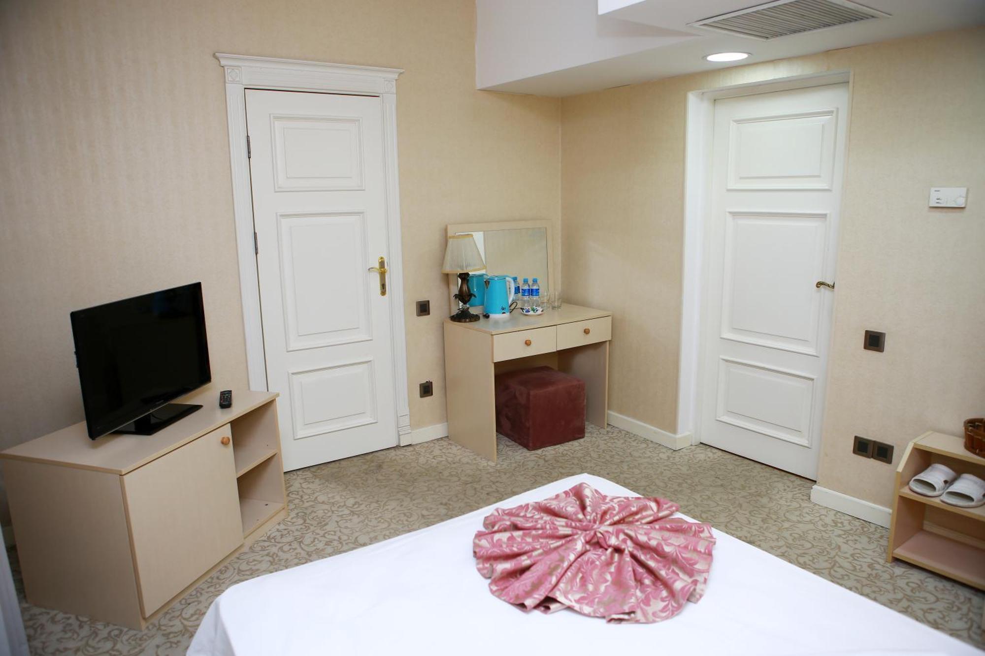 Deluxe Hotel Ганджа Екстериор снимка